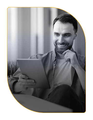 Ui-Faratechno_0000_modern-technologies-handsome-smiling-man-using-digital-tablet-office